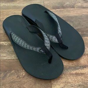 Men’s Chaco’s flip flop sandals size 12 US